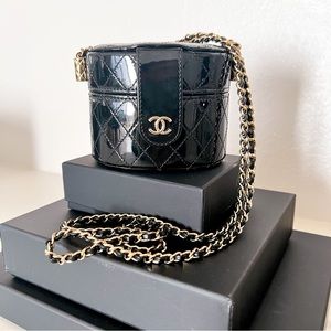🚫SOLD🚫 CHANEL Black Quilted Patent Lambskin Small Vanity with Gold Hardware
